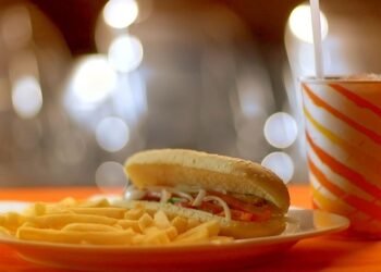 The Ultimate Guide to Choosing the Best Dog Food for Your Growing Pup: Nutrition Tips for Puppy Health and Happiness